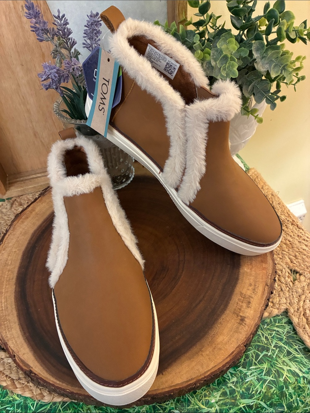 Toms Brown Leather with Cream Faux-Fur Trim Slip-On Boots Sneakers